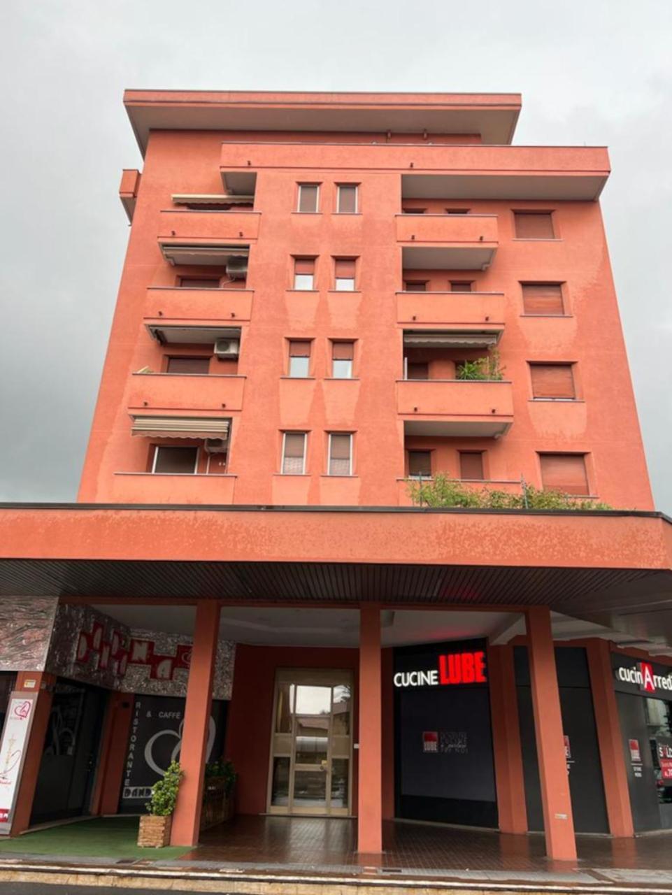 La Mansarda Di Pero Con Terrazza Apartment Exterior foto